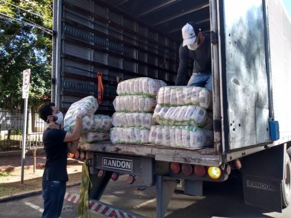 15 toneladas de alimentos foram entregues pela Farmácia São João  neste sábado