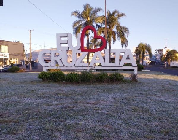 FRIO ! Sábado com -1ºC no termômetro e sensação térmica de -5,3ºC em Cruz Alta