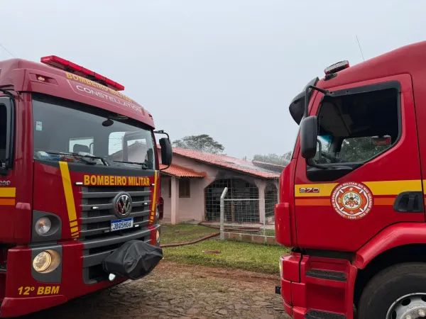 MANHÃ DO SÁBADO> Incêndio atinge residência no bairro Brum II, em Cruz Alta