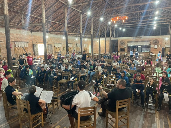 PEJUÇARA> Oficina Cultural farroupilha acontece no CTG Pealo da Amizade 