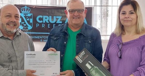 Secretaria de Desenvolvimento Rural entrega premiação a produtor