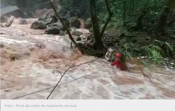 Adolescentes são arrastadas por riacho em Santo Cristo no sábado 