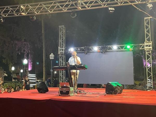 UM ENCANTO DE NATAL: Plínio Oliveira trouxe canções e poesias no sábado