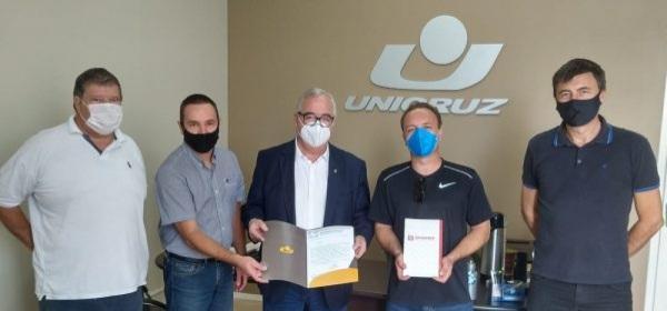 Universidade de Cruz Alta recebe visita do Deputado Federal Pedro Westphalen