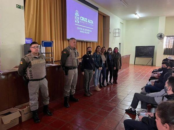 CRMM visita escolas para trabalhar com a prevenção à violência doméstica