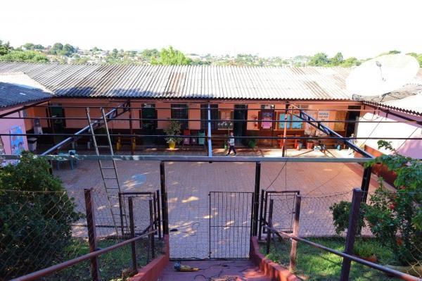 Prefeitura, com recursos de emenda, reforma pontos da Escola Castelo Branco