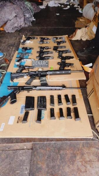 Denarc apreende 193 kg de maconha em Tiradentes do Sul e 19 armas, em Ijuí