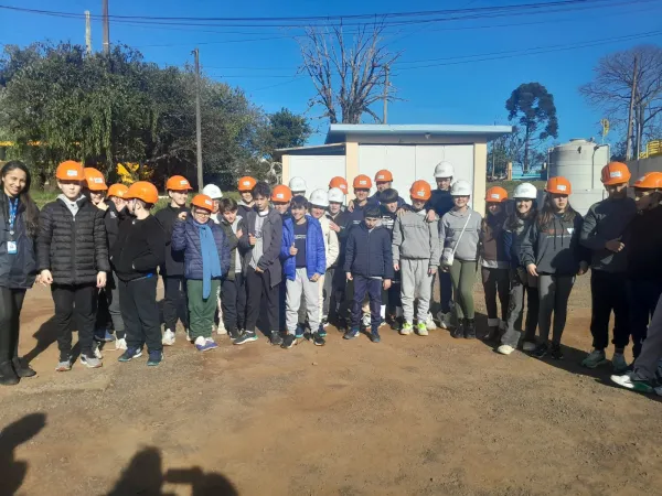 Estudantes conhecem o sistema de saneamento em visita à Corsan de Cruz Alta