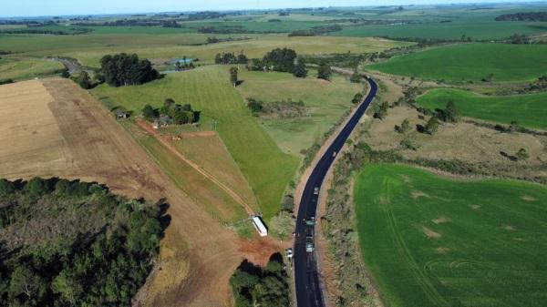 Avançam obras de pavimentação asfáltica no trecho de acesso a Benjamin Nott