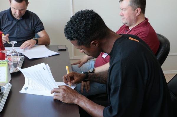 Atleta Lutimar Paes firma convênio com a Universidade de Cruz Alta