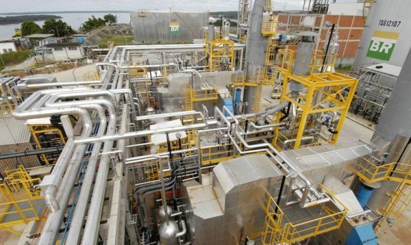  Gasolina tem reajuste de preço nas refinarias
