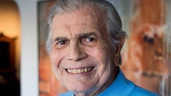 Tarcísio Meira morre aos 85 anos, vítima da Covid-19.