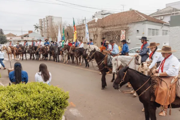 FESTEJOS FARROUPILHAS>Daqui a pouco Cavalgada e abertura da semana farroupilha