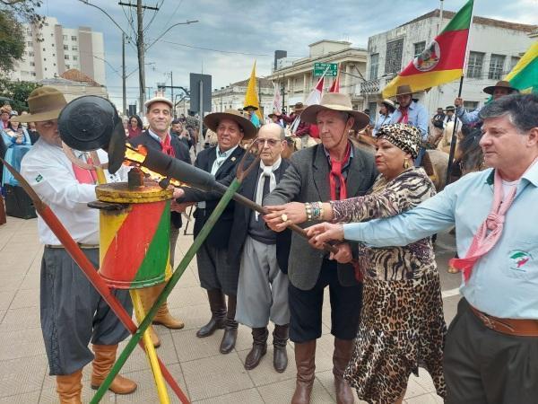 Aberta de forma oficial no domingo os Festejos Farroupilhas 2022 em Cruz Alta