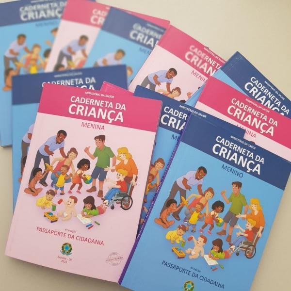 Prefeitura entrega novas cadernetas de vacinação
