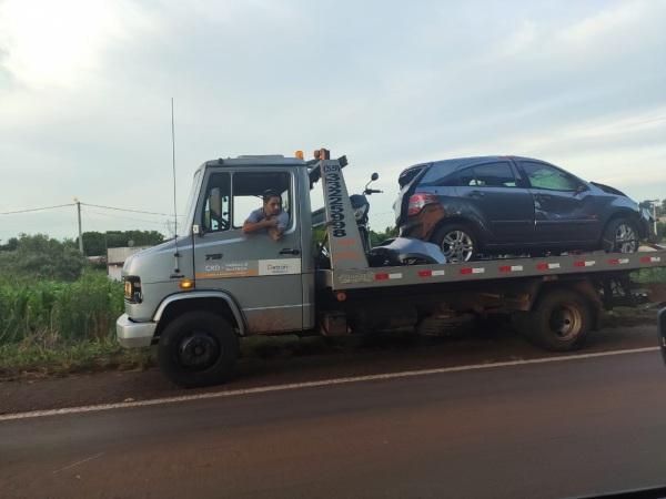 Acidente entre trator, carro e carreta na RSC 377 