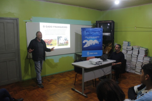 MÊS DO TROPEIRISMO>hoje palestra no Alberto Pasqualini e terça Getúlio Vargas