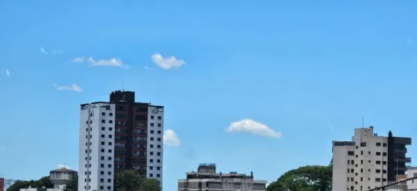 Cruz Alta tem cerração e depois sol e nuvens ; frio cedo , agradável na tarde