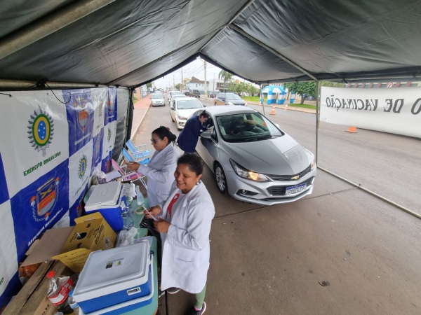 DRIVE THRU> 336 doses foram aplicadas na vacinação do sábado em Cruz Alta