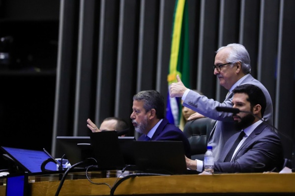 Câmara aprova PL  que suspende metas de prestadores de serviço do SUS no RS