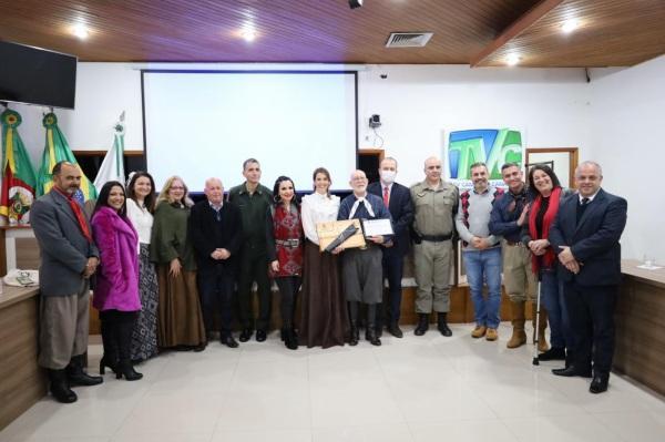 Sessão solene da Câmara de Vereadores homenageou os 42 anos da Coxilha