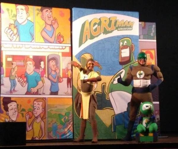 Projeto Teatro na Escola apresenta peça para estudantes de Cruz Alta