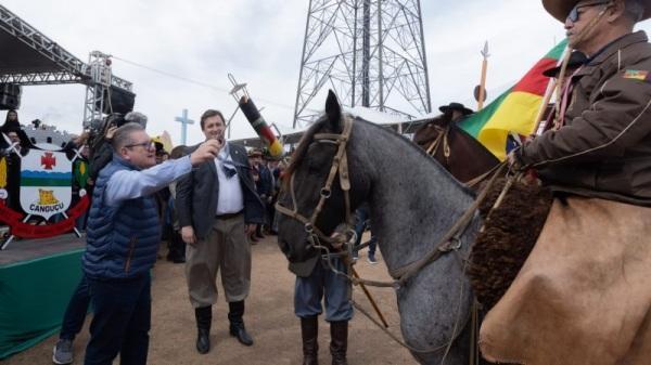 Chama Crioula é acesa e dá início às comemorações da Semana Farroupilha