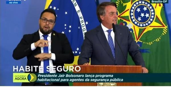 Bolsonaro lança programa que dá até R$ 100 mi para policiais comprarem casa