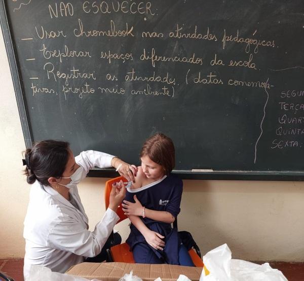 Saúde do Município está vacinando nas escolas;EMEI Dorvalina Madruga na quarta