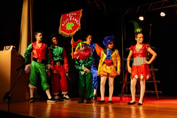 Premiação do Festeatro valoriza a arte das escolas de Cruz Alta
