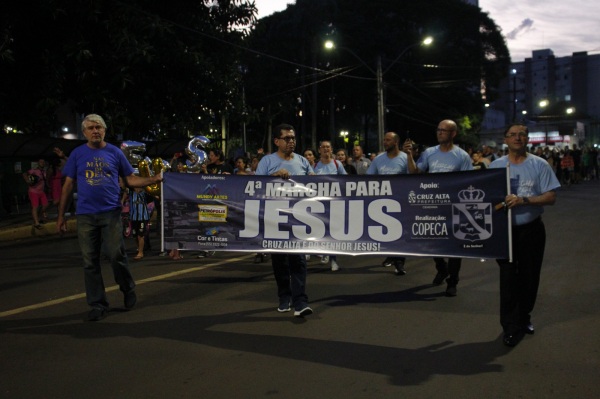 4ª Marcha para Jesus reúne centenas de fiéis em Cruz Alta
