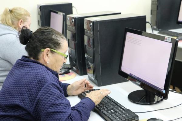 Mais uma turma do curso de Inclusão Digital se forma nesta quarta-feira