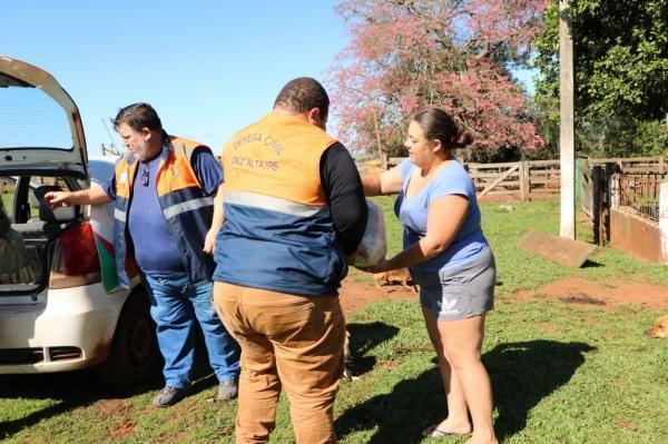 ESTIAGEM: Defesa Civil entrega cestas básicas para famílias do interior