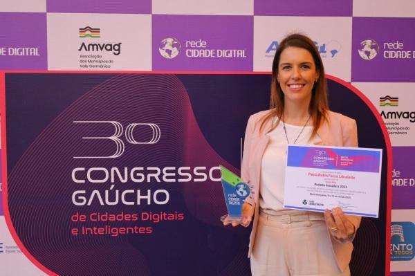 Dra. Paula recebe Prêmio Prefeita Inovadora 2023
