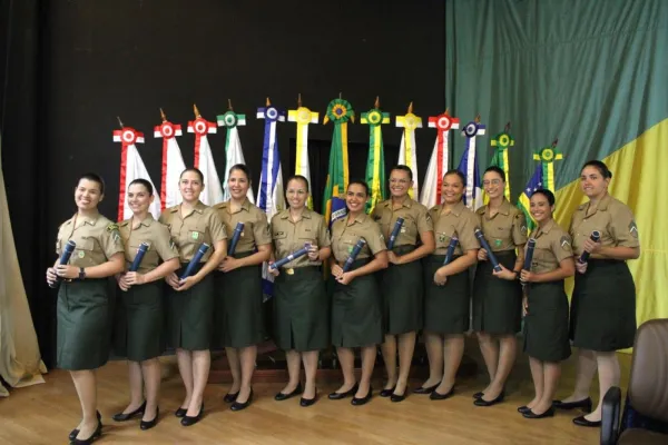 MARCO HISTÓRICO> Primeiras mulheres se aperfeiçoam na EASA em Cruz Alta