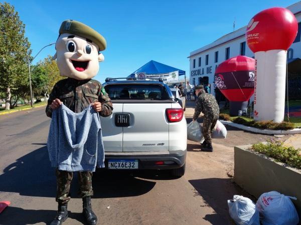 Drive Thru Solidário da EASA arrecadou agasalhos no sábado em Cruz Alta