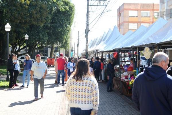 Bom público prestigiou a Feira do Empreendedorismo, de artesanato e mateada