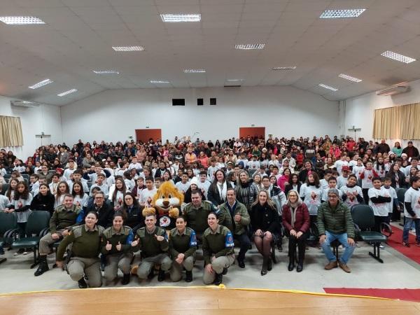 Brigada Militar realiza formatura de 383 alunos do PROERD em Cruz Alta