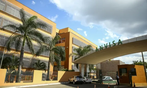 Anvisa determina apreensão de 12 produtos de limpeza