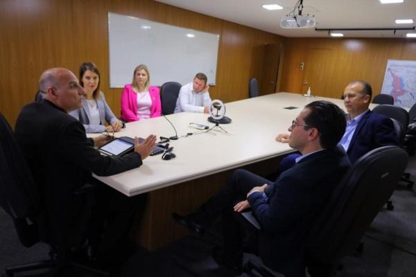 Reunião trata sobre retomada das obras da Escola Margarida Pardelhas