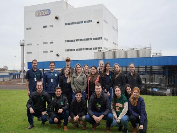 Alunos do IFFAR de Panambi visitam a unidade de pesquisa e tecnologia da CCGL