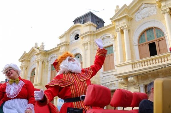 Um Encanto de Natal: hoje tem desfile de Natal com descida na Pinheiro