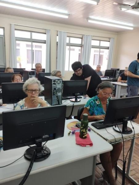 Aulas do curso de Inclusão Digital iniciaram na quarta-feira