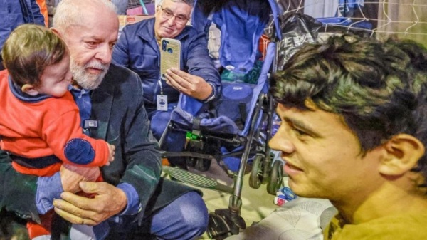 ENCHENTES > Governo federal anuncia Pix de R$ 5,1 mil para famílias do RS