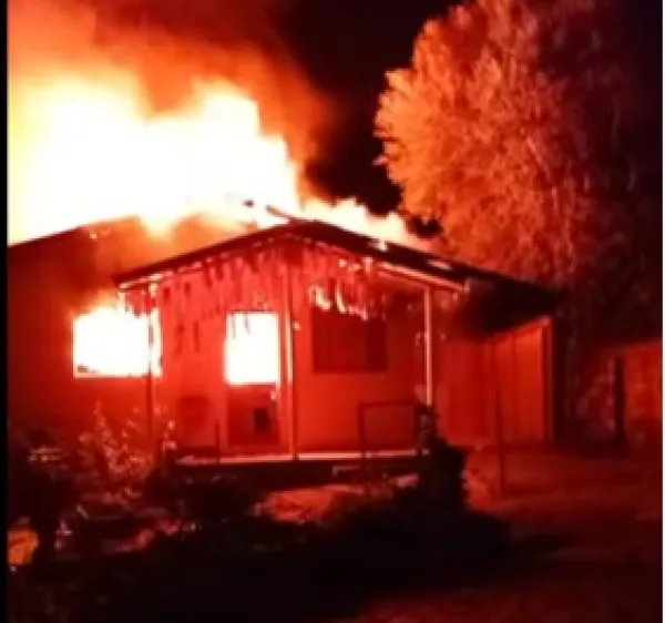 Incêndio destrói residência em Fortaleza dos Valos