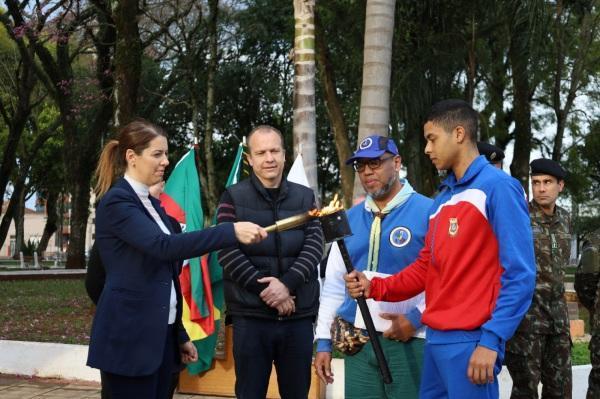 Cruz Alta recebe fogo simbólico da Pátria