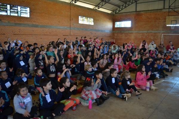 BookTruck biblioteca itinerante visitou a Escola Municipal Alberto Pasqualini