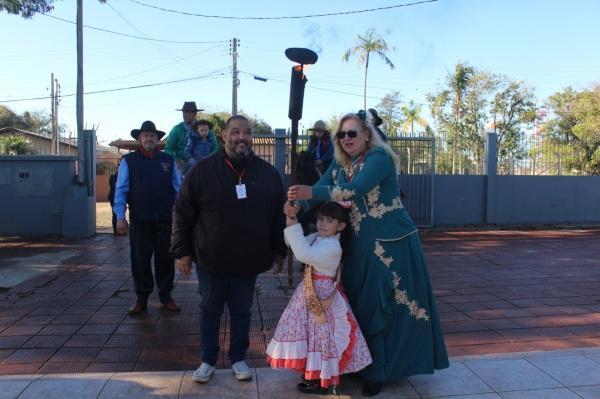 Escola Pacífico Dias da Fonseca recebe projeto Chama crioula vai à escola