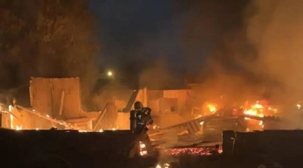 Incêndio destrói veículo e pavilhão de Igreja no Centro de Condor