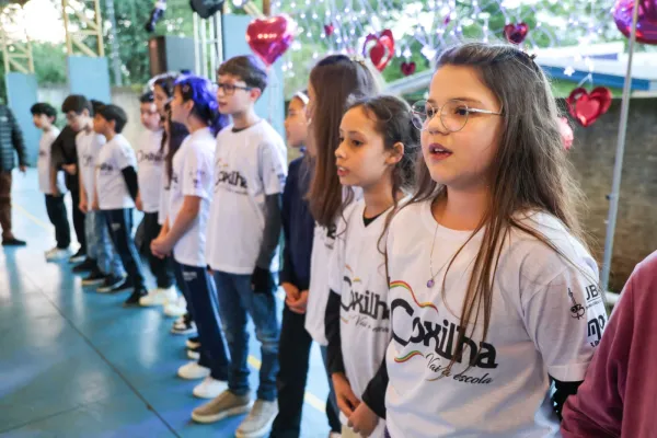 Projeto Coxilha Vai à Escola apresenta músicas na Escola Antônio Serra Pereira